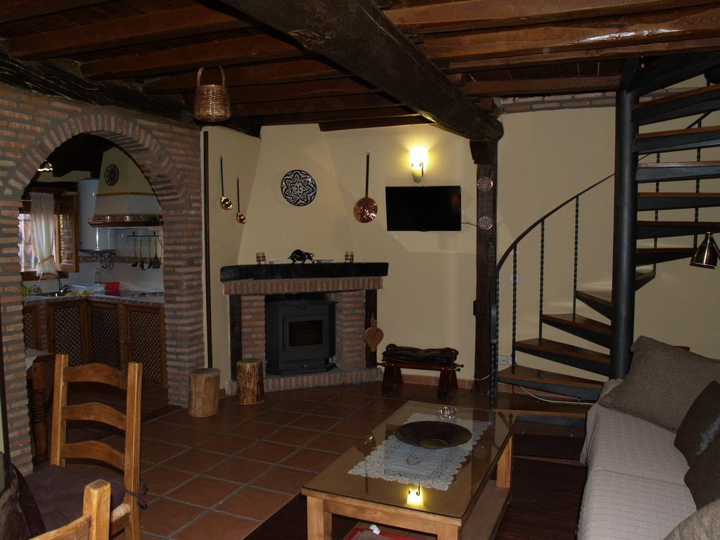 La Casa Del Vado Guest House Hervas Exterior photo
