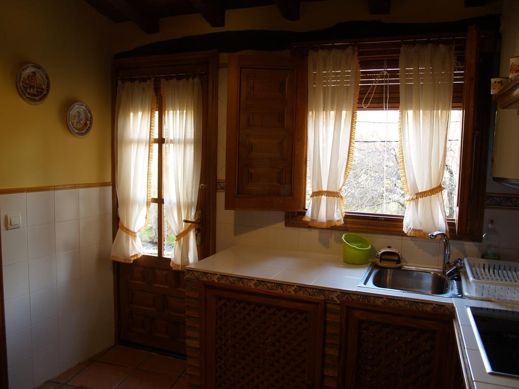 La Casa Del Vado Guest House Hervas Exterior photo